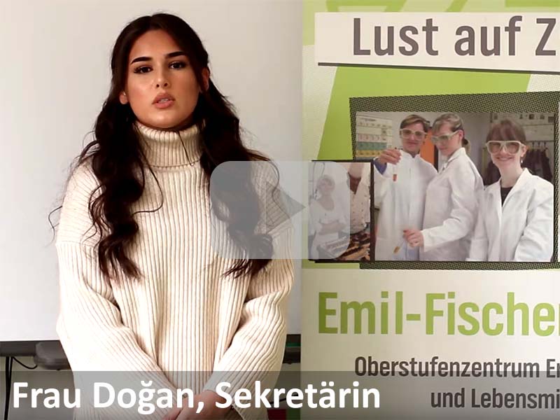 Frau Doğan, Sekretärin